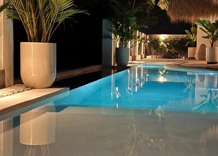 Ayu Padang 01 Villa Uluwatu (Bali)